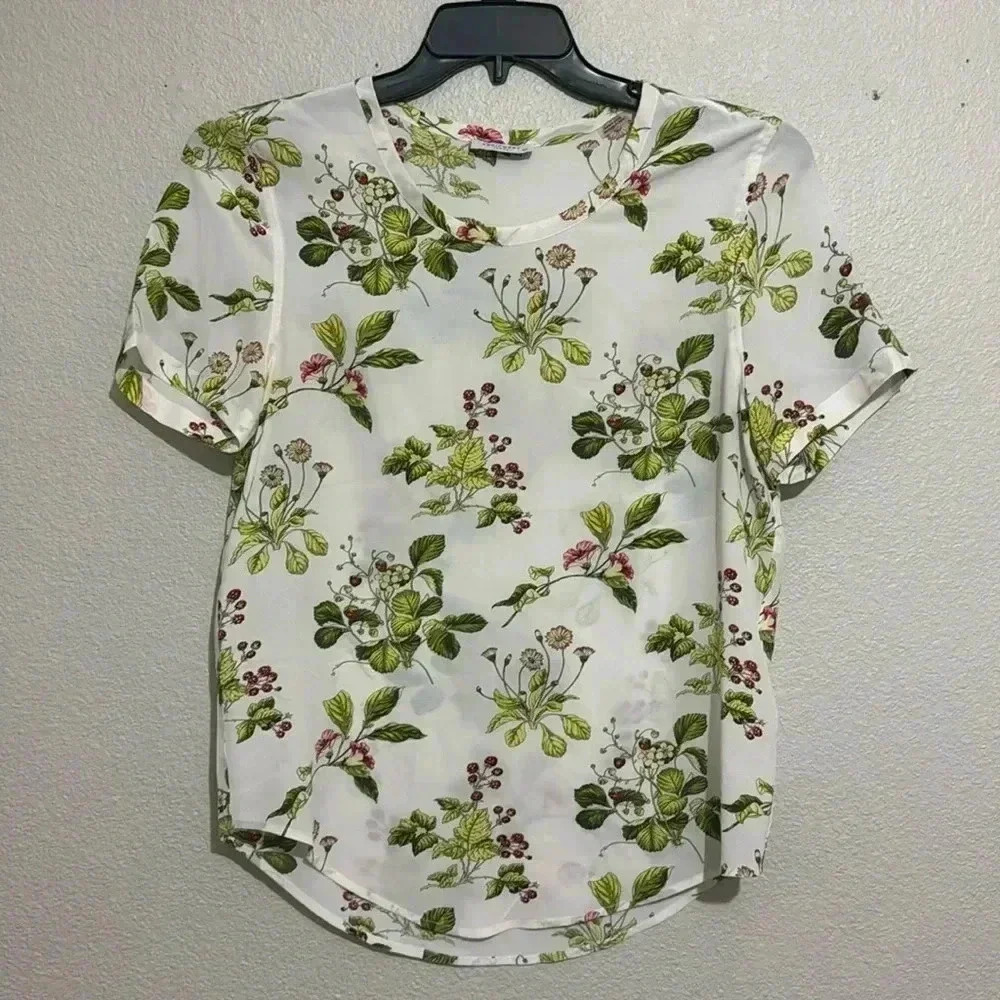 Equipment Femme White Floral Berries Print Short Sleeves Silk Blouse Top